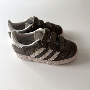 Adidas Gazelle Sneakers in Grey Kids size 9